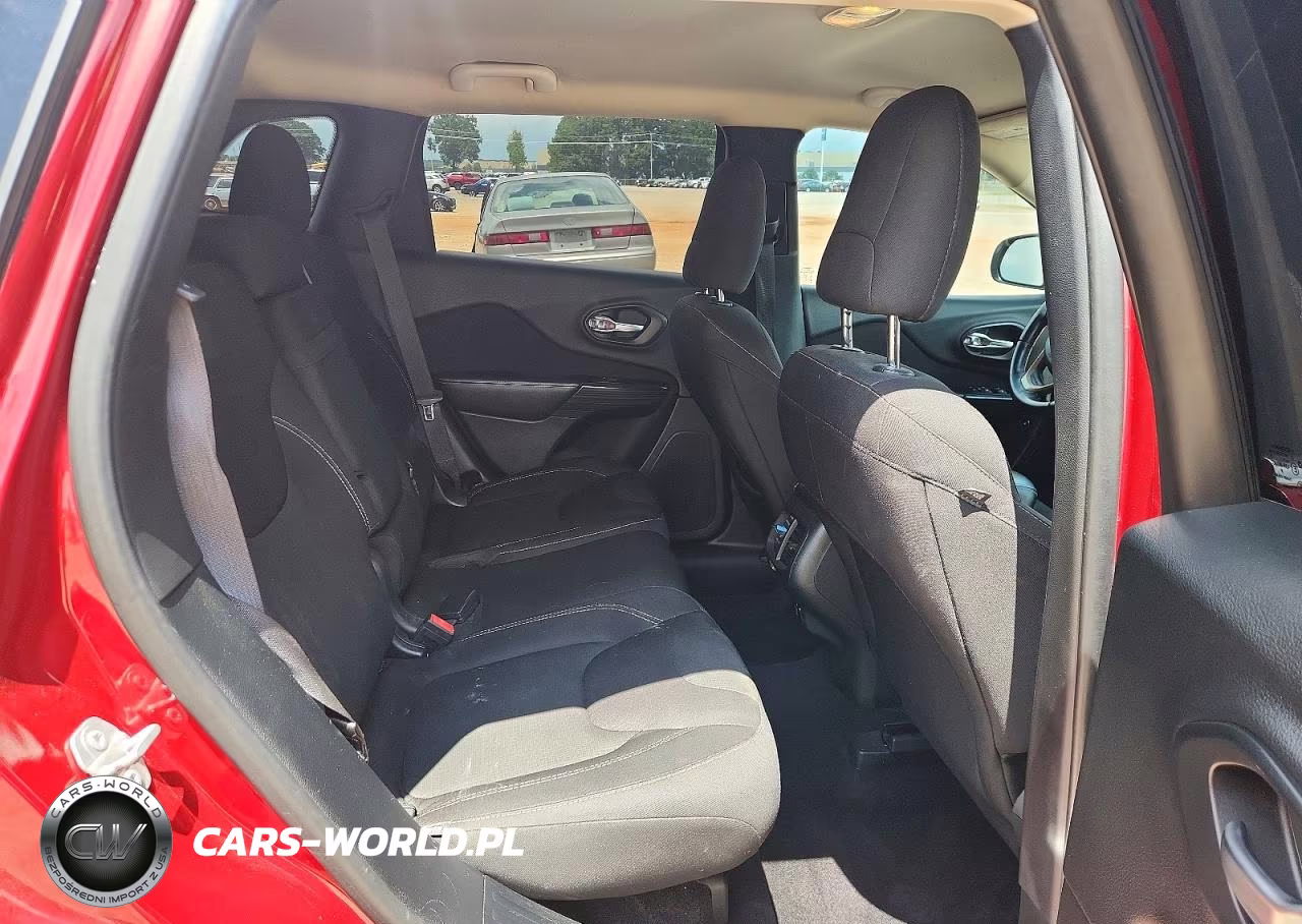 2016 Jeep Cherokee Latitude VIN:1C4PJMCB1GW373054 - 11