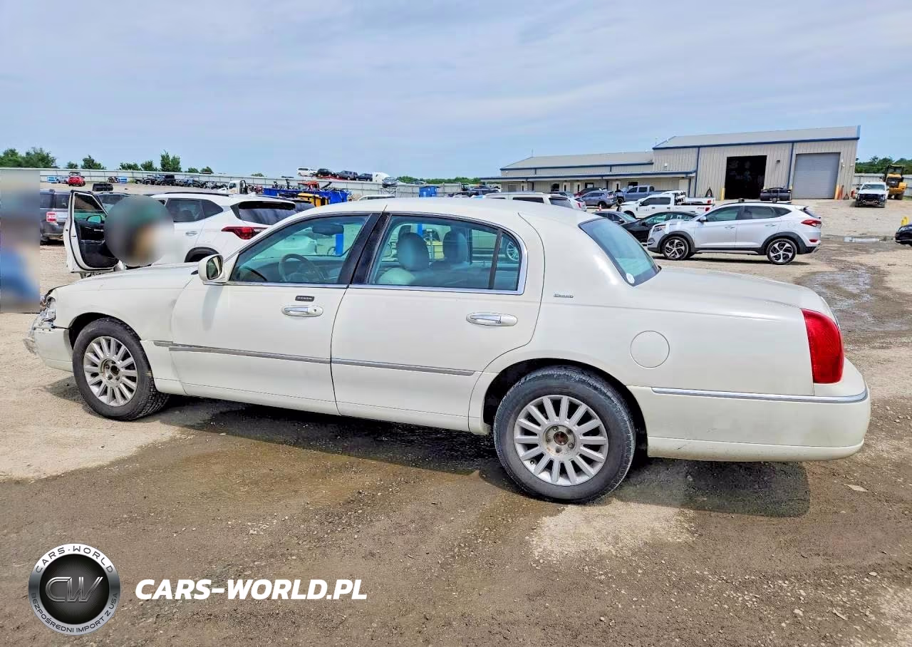 2004 Lincoln Town Car Ultimate VIN:1LNHM83W44Y680171 - 2