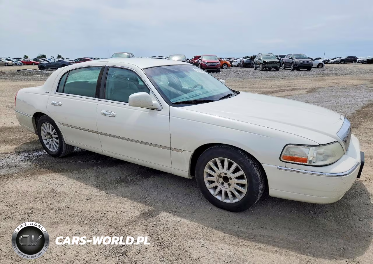 2004 Lincoln Town Car Ultimate VIN:1LNHM83W44Y680171 - 4