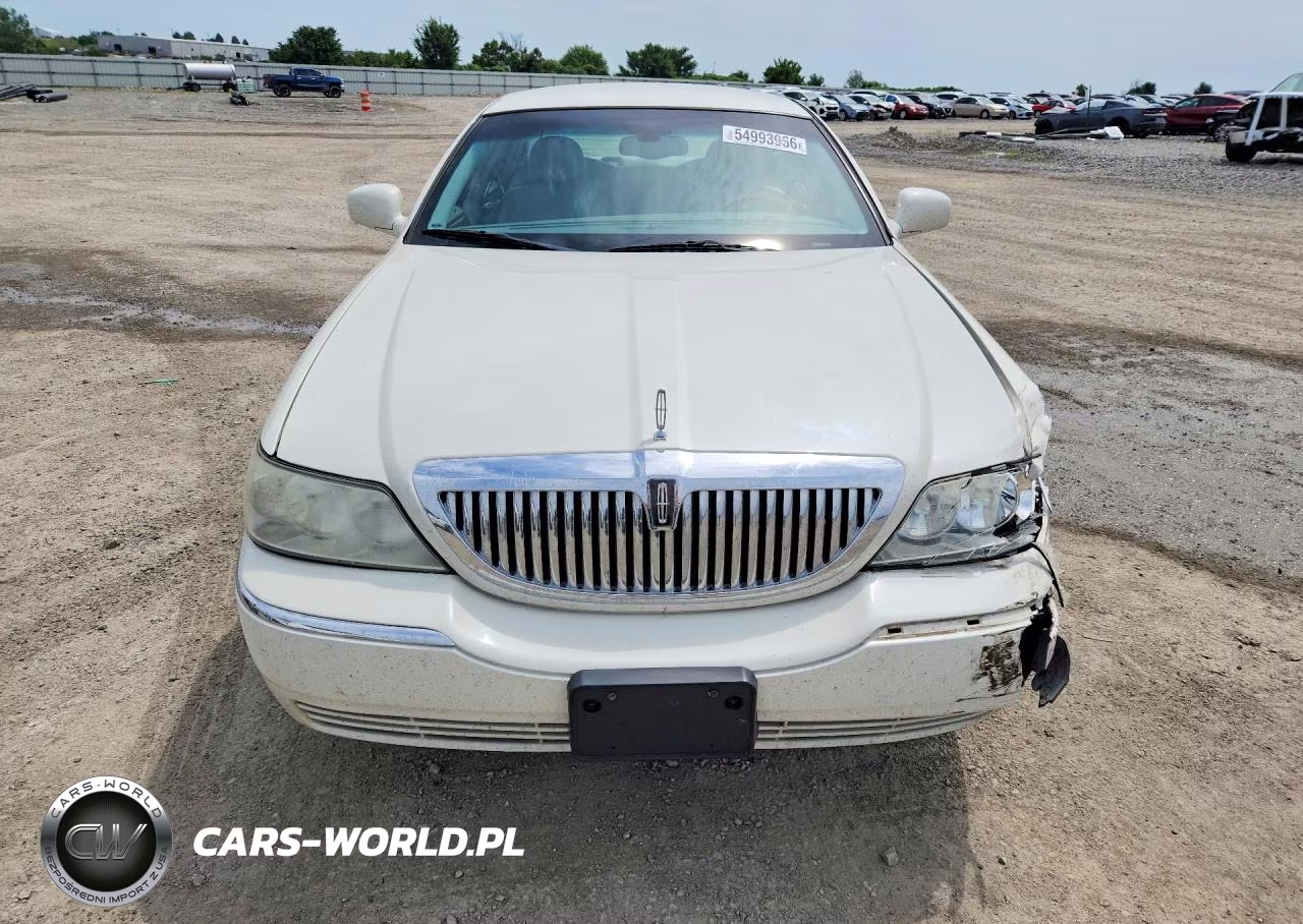2004 Lincoln Town Car Ultimate VIN:1LNHM83W44Y680171 - 5