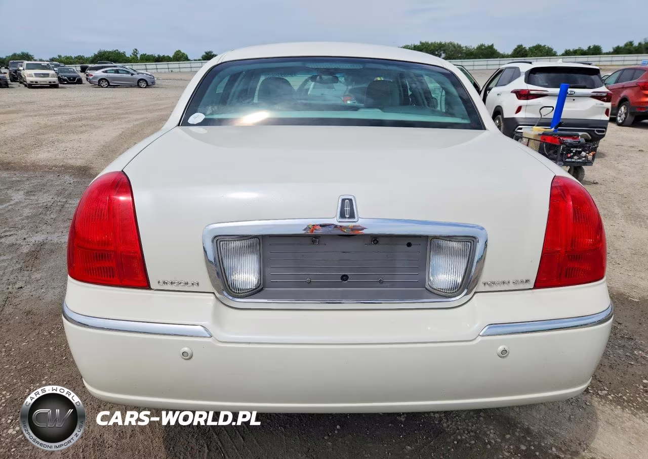 2004 Lincoln Town Car Ultimate VIN:1LNHM83W44Y680171 - 6