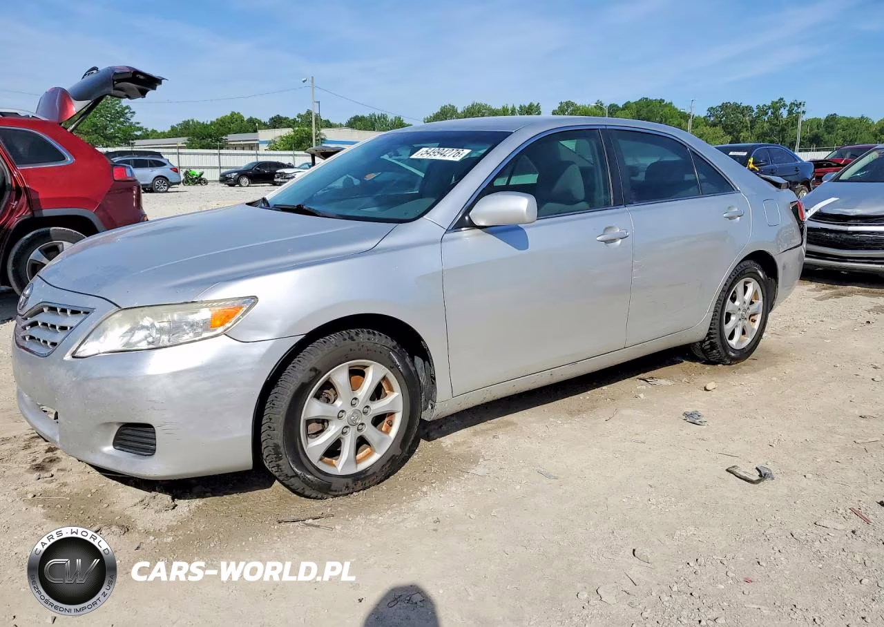 2011 Toyota Camry Le – zdjęcie 1 z 12