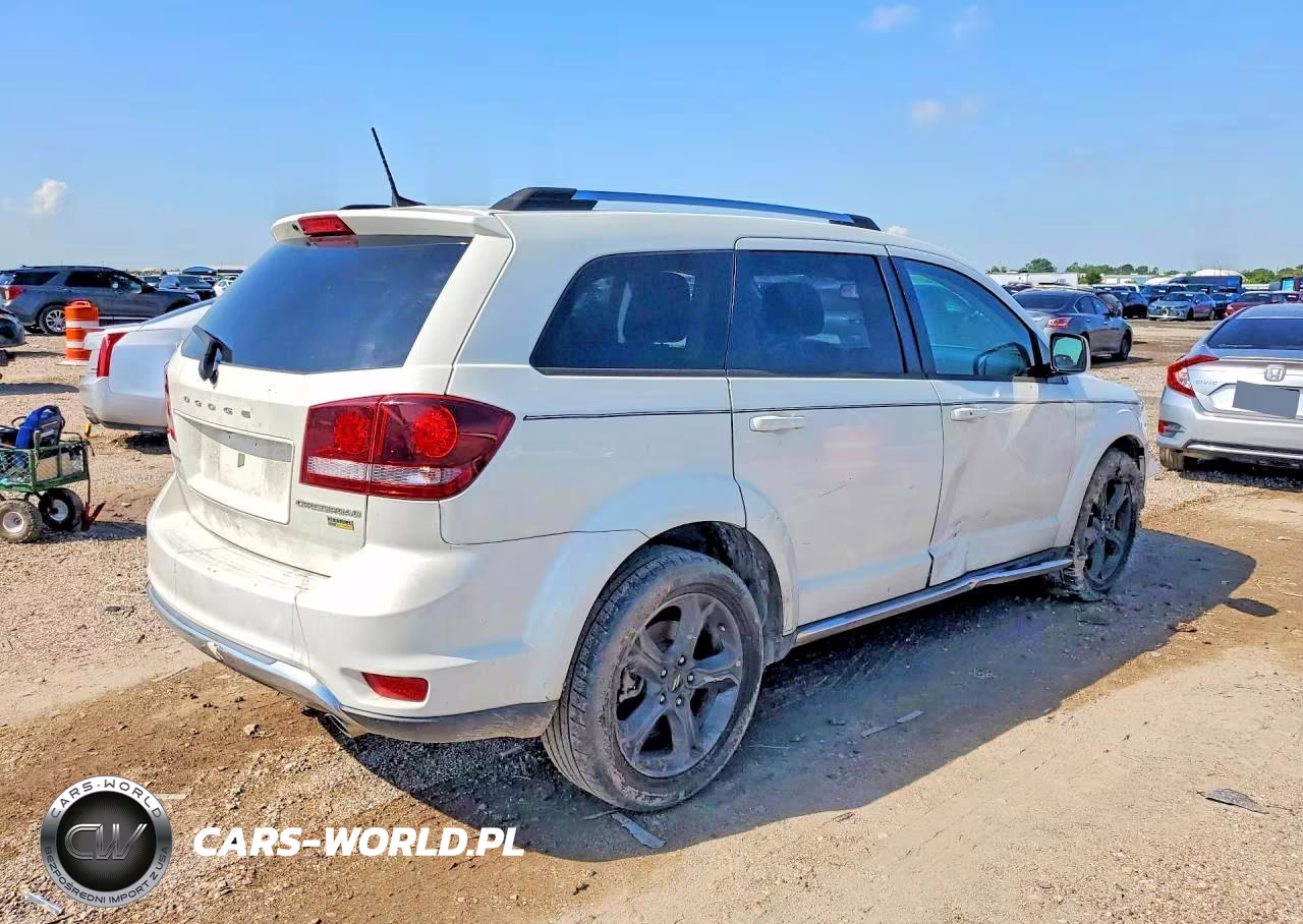 2019 Dodge Journey Crossroad VIN:3C4PDCGG2KT686684 - 3