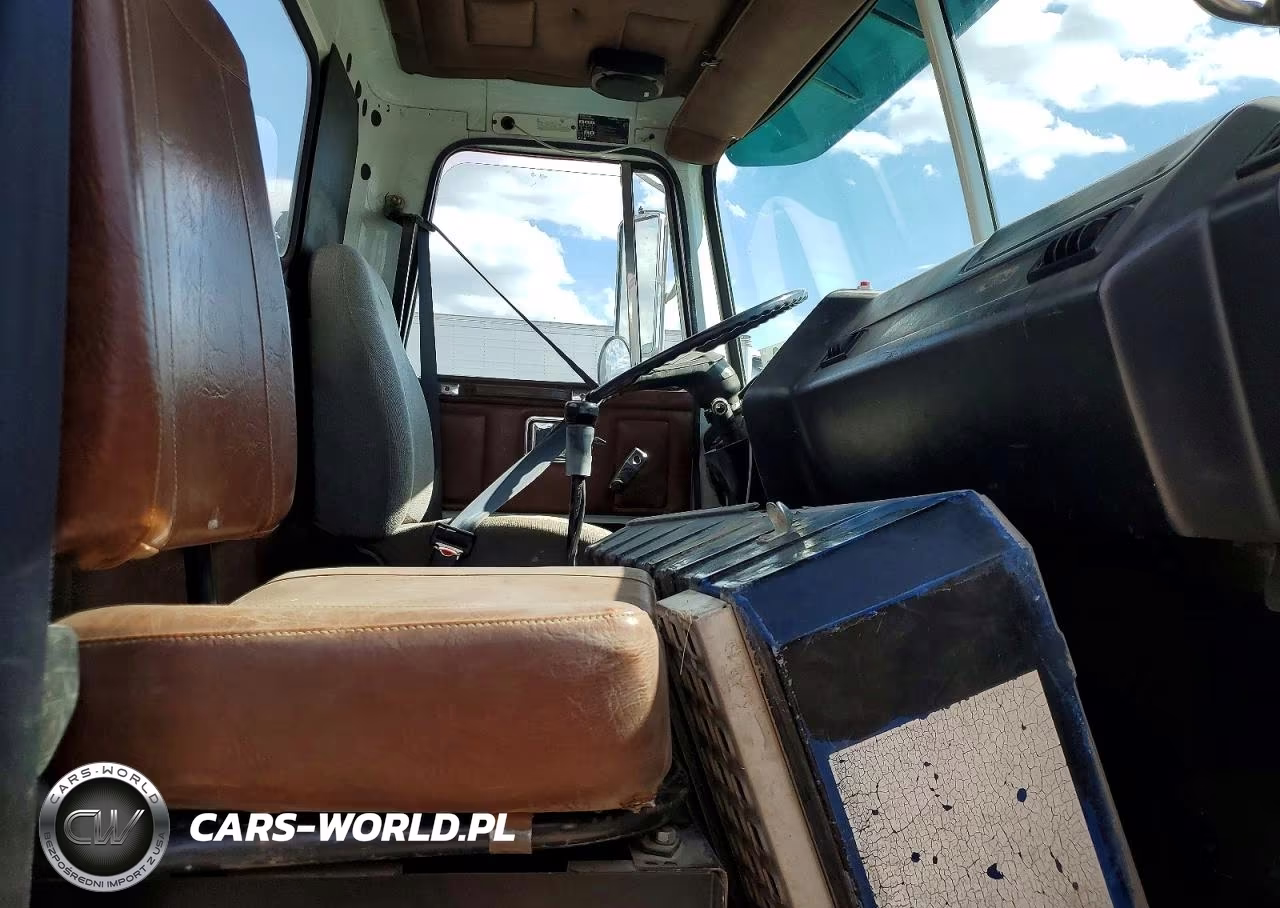 1994 WhiteGMC Conventional Wg VIN:4V1JLBDE0RR825415 - 10
