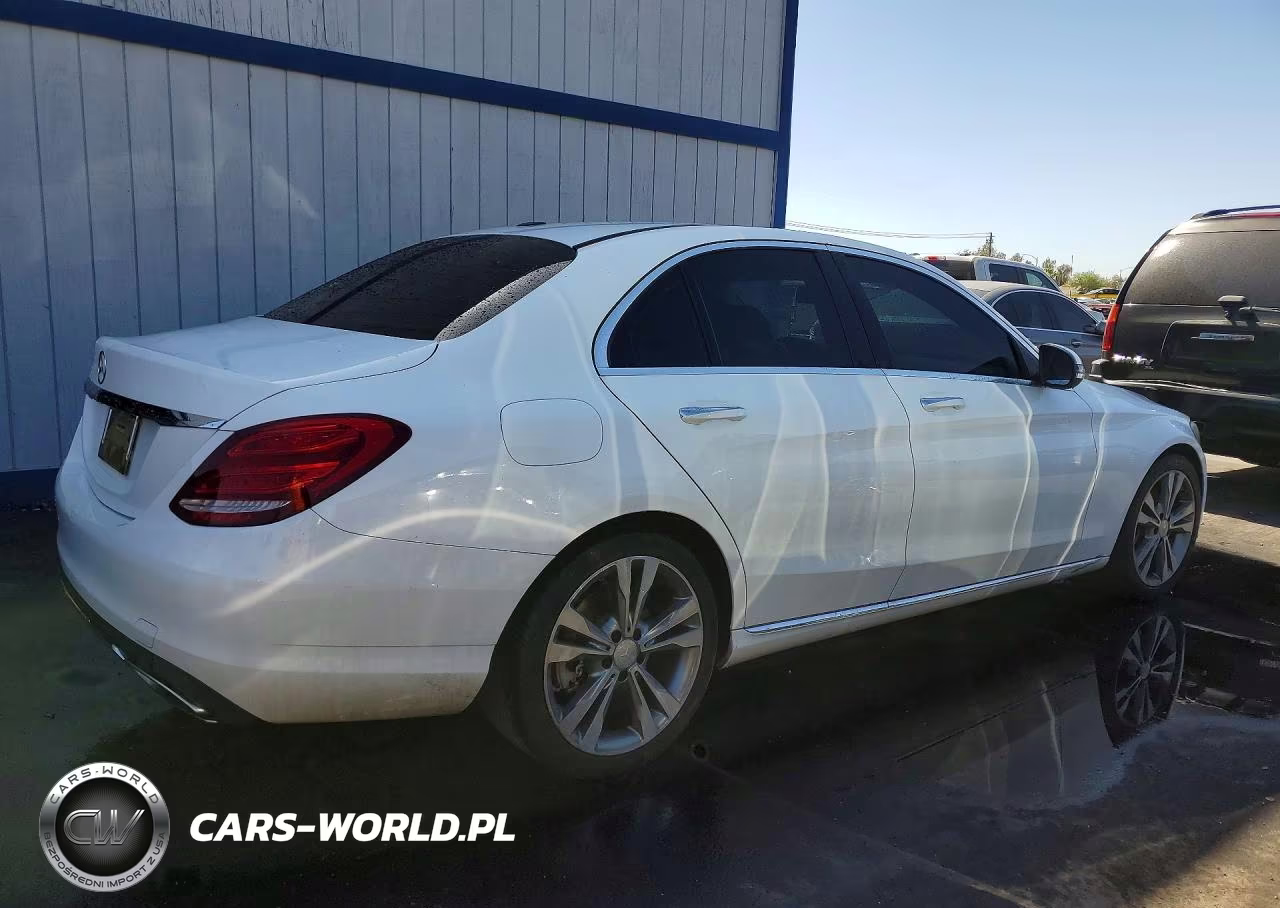 2016 Mercedes-Benz C 300 VIN:55SWF4JB4GU161719 - 3