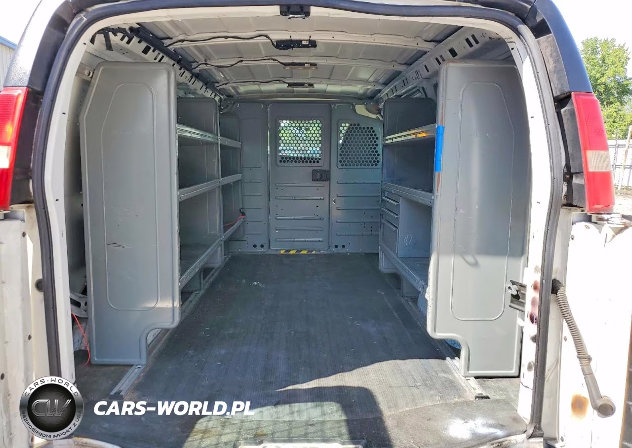 2015 GMC Savana VIN:1GTW7FCF5F1274984 - 10