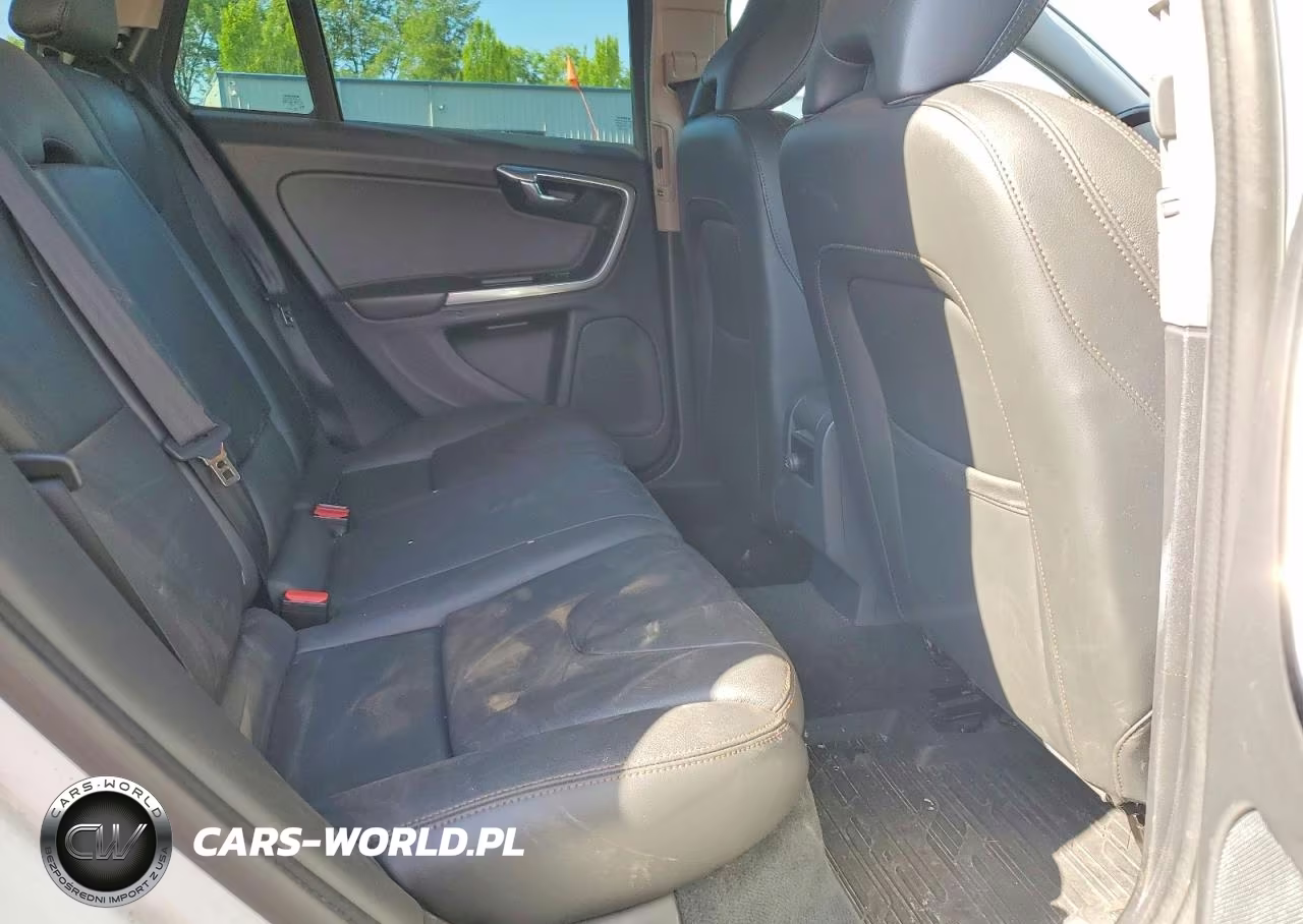 2017 Volvo V60 Cross Country Premier VIN:YV440MWKXH1040543 - 10