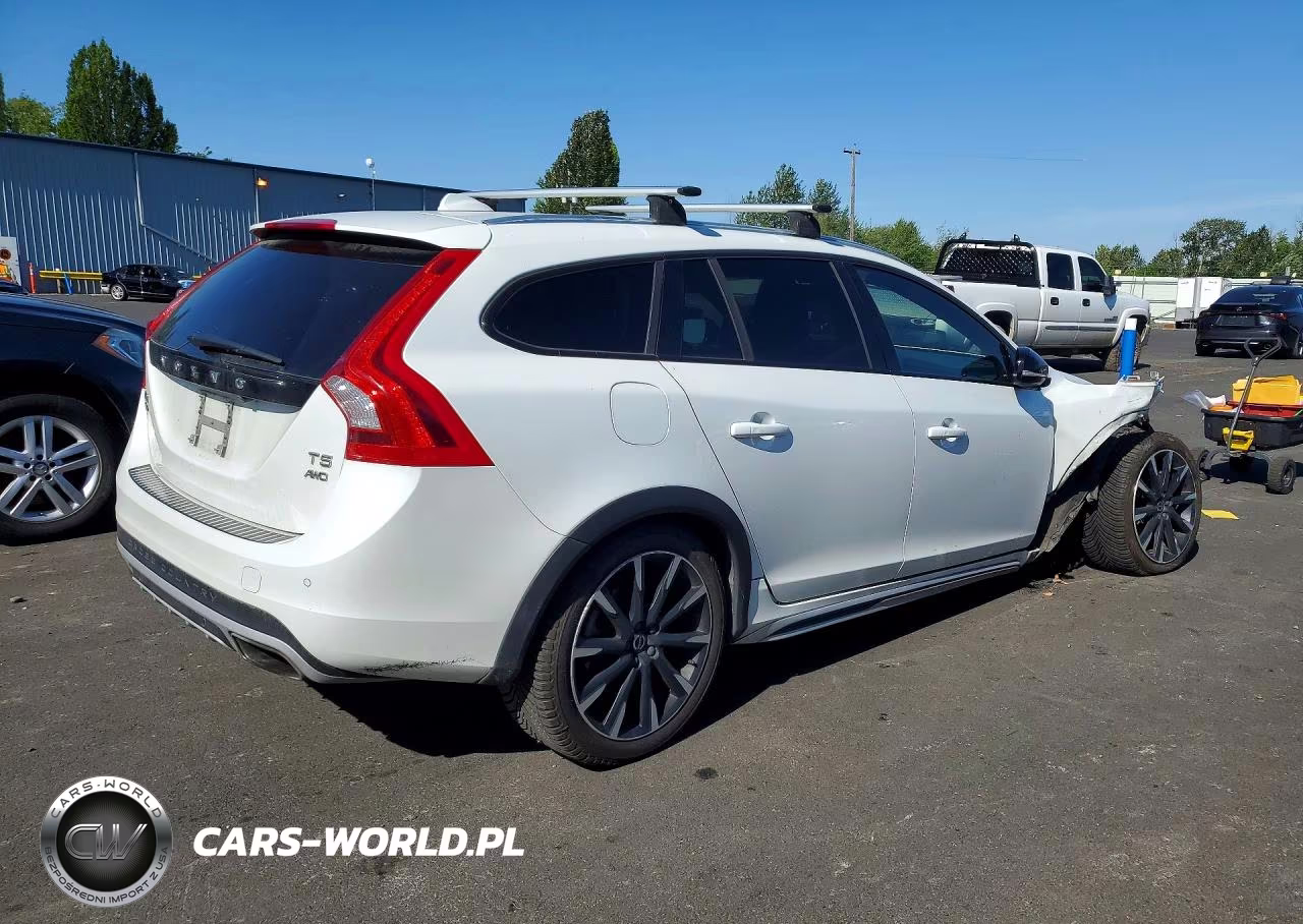 2017 Volvo V60 Cross Country Premier VIN:YV440MWKXH1040543 - 3