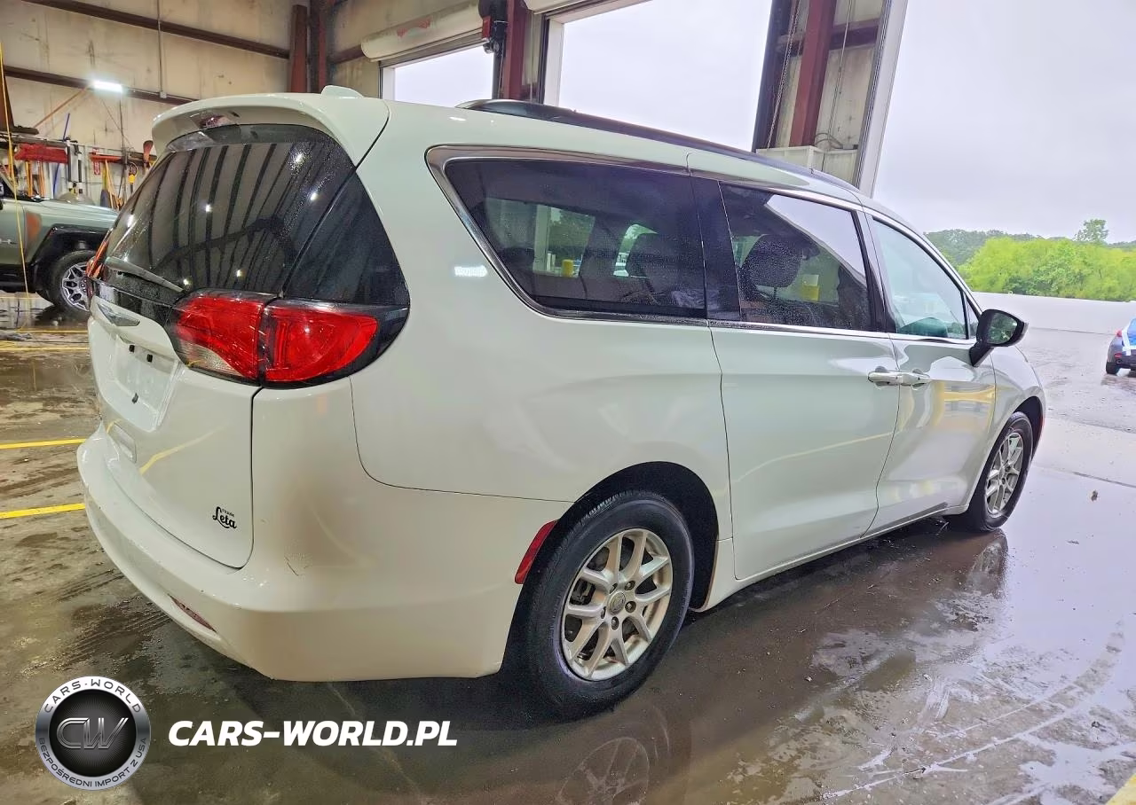 2020 Chrysler Voyager Lxi VIN:2C4RC1DG2LR261037 - 3