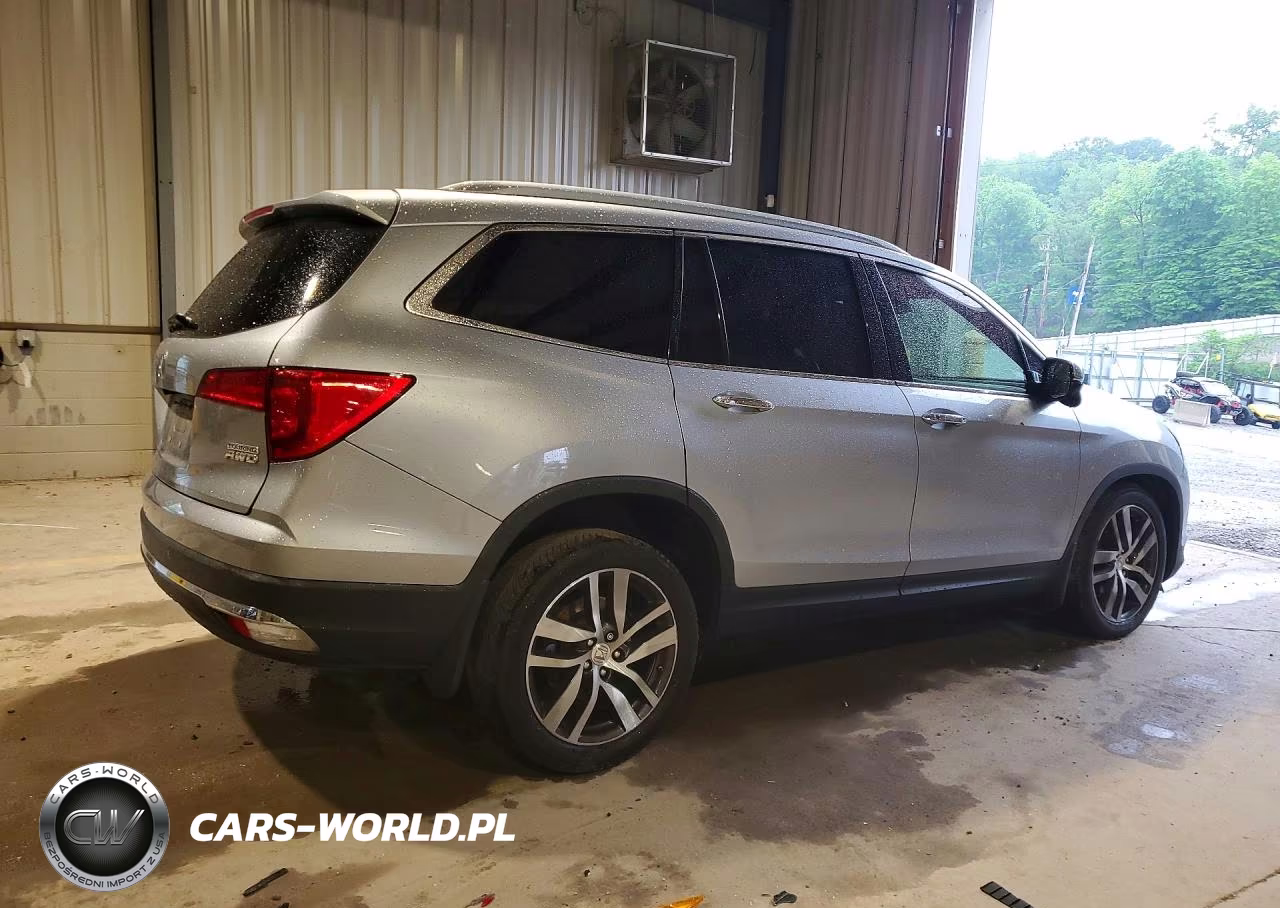 2018 Honda Pilot Touring VIN:5FNYF6H90JB037088 - 3
