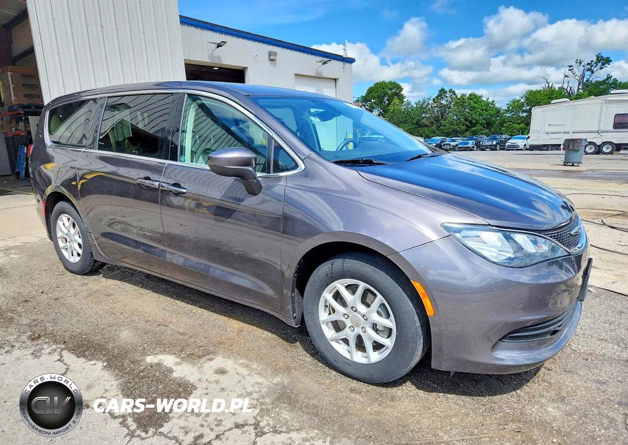 2017 Chrysler Pacifica Touring VIN:2C4RC1DG3HR526300 - 4
