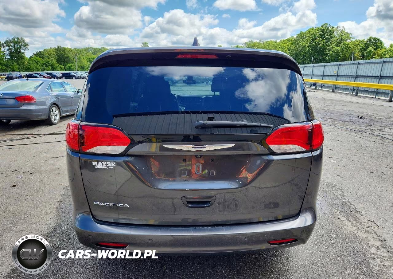 2017 Chrysler Pacifica Touring VIN:2C4RC1DG3HR526300 - 6