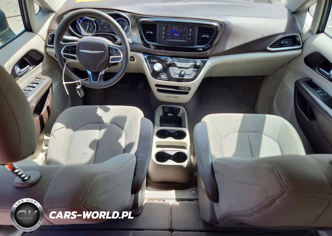 2017 Chrysler Pacifica Touring VIN:2C4RC1DG3HR526300 - 8