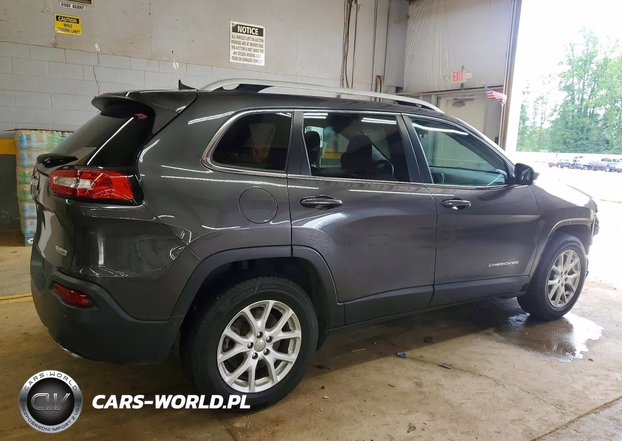2016 Jeep Cherokee Latitude VIN:1C4PJMCS5GW205093 - 3