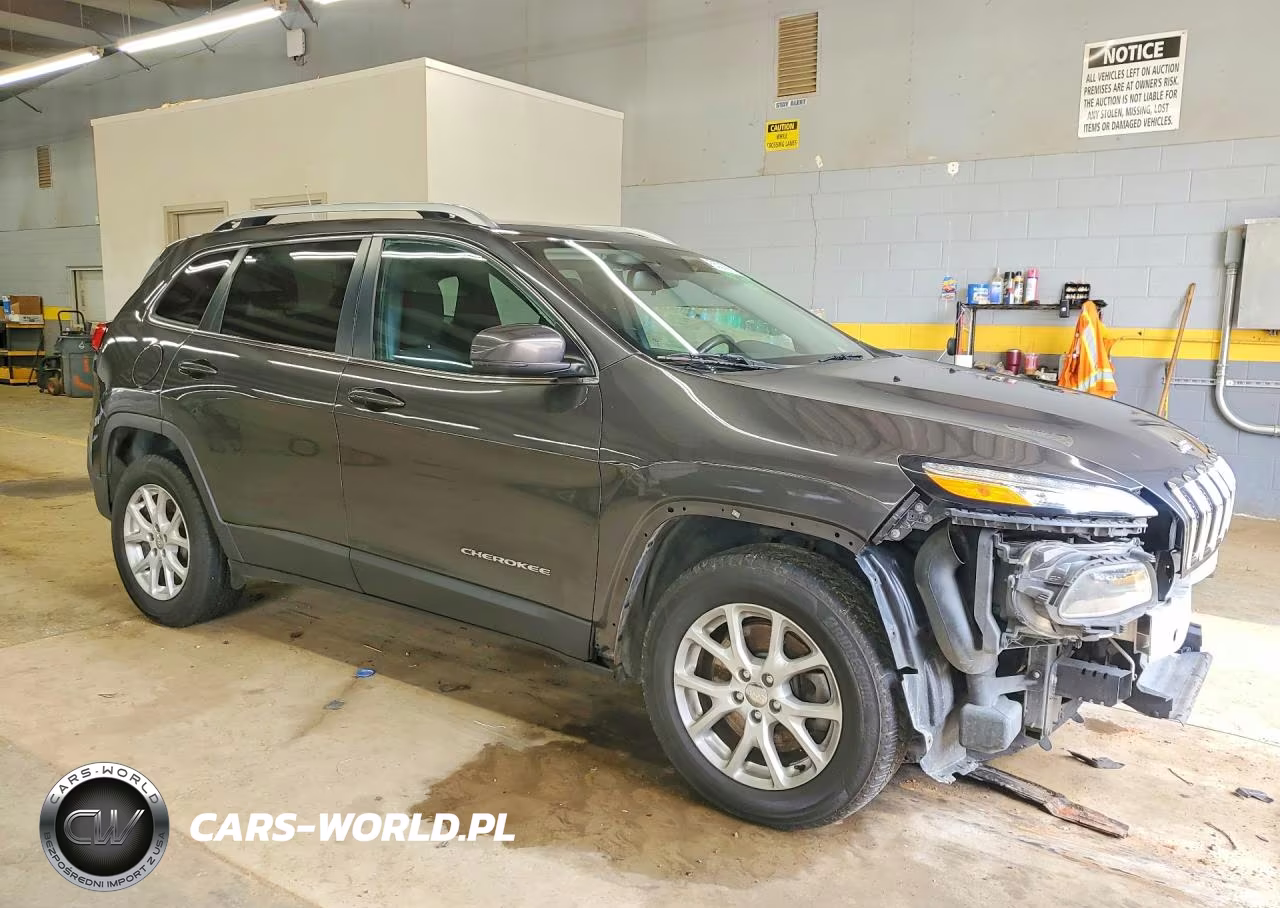 2016 Jeep Cherokee Latitude VIN:1C4PJMCS5GW205093 - 4
