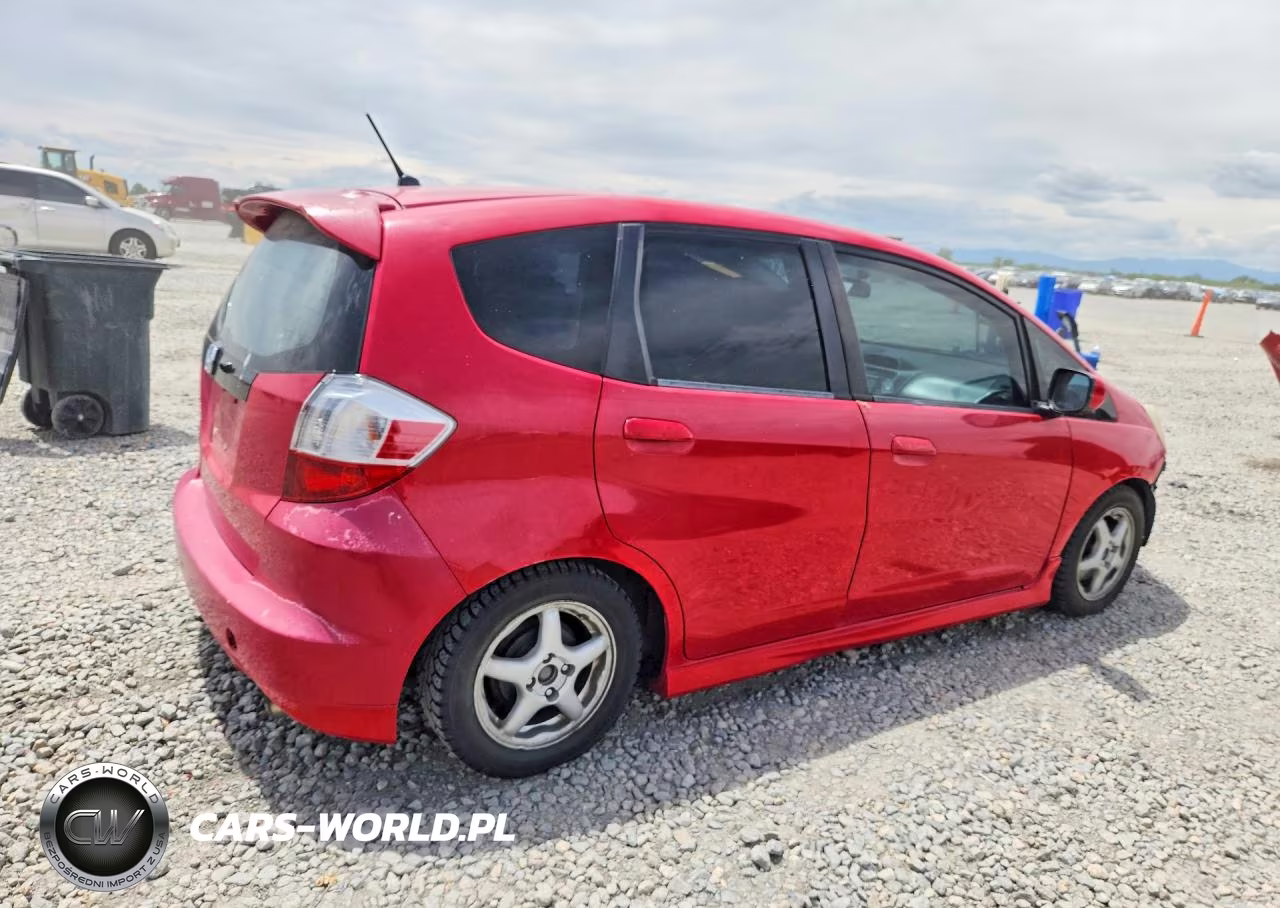 2010 Honda Fit Sport VIN:JHMGE8H48AC015737 - 3