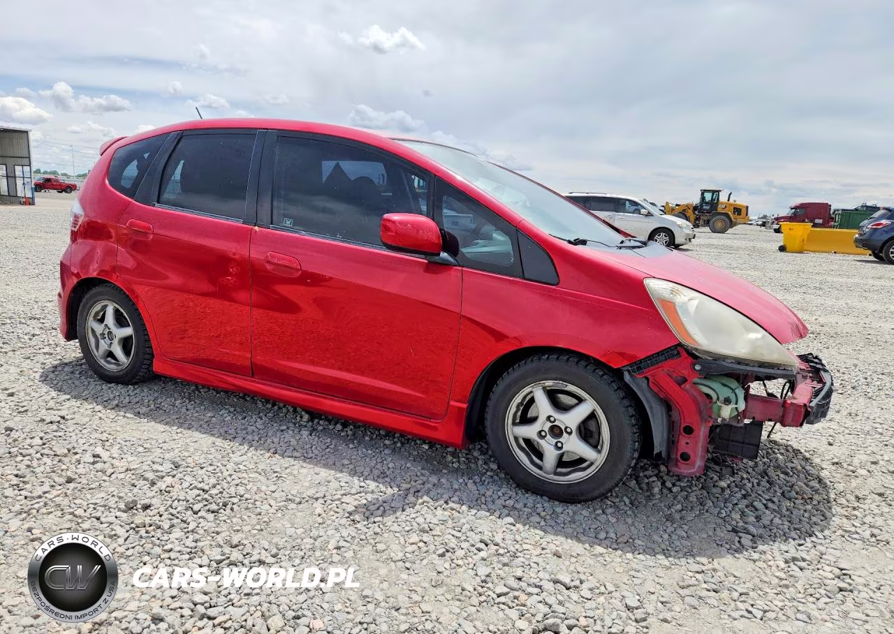2010 Honda Fit Sport VIN:JHMGE8H48AC015737 - 4