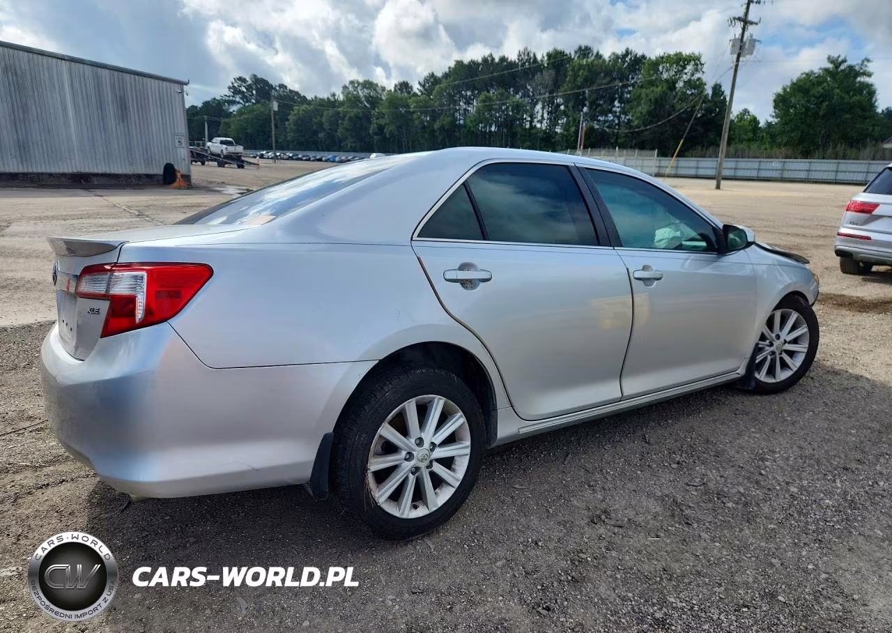 2014 Toyota Camry Xle VIN:4T4BF1FK6ER429683 - 3