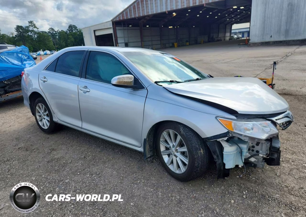 2014 Toyota Camry Xle VIN:4T4BF1FK6ER429683 - 4