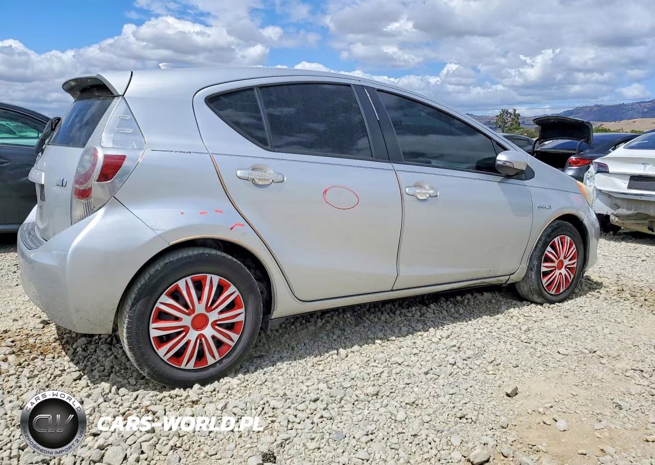 2012 Toyota Prius C Two VIN:JTDKDTB38C1002759 - 3