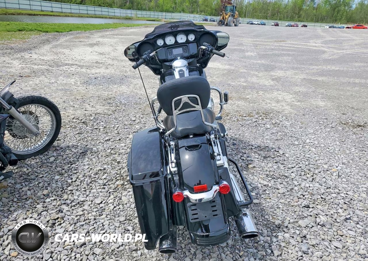 2015 Harley-Davidson Flhx Street Glide VIN:1HD1KBM19FB692249 - 4