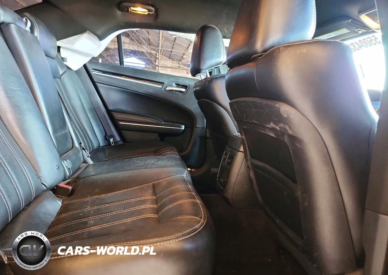 2018 Chrysler 300 S VIN:2C3CCAGG5JH226520 - 10