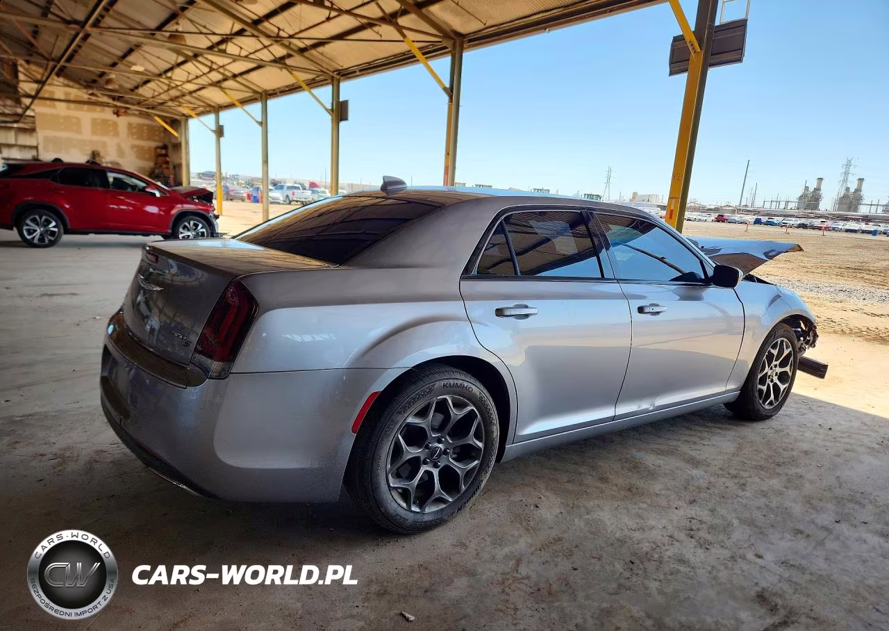 2018 Chrysler 300 S VIN:2C3CCAGG5JH226520 - 3