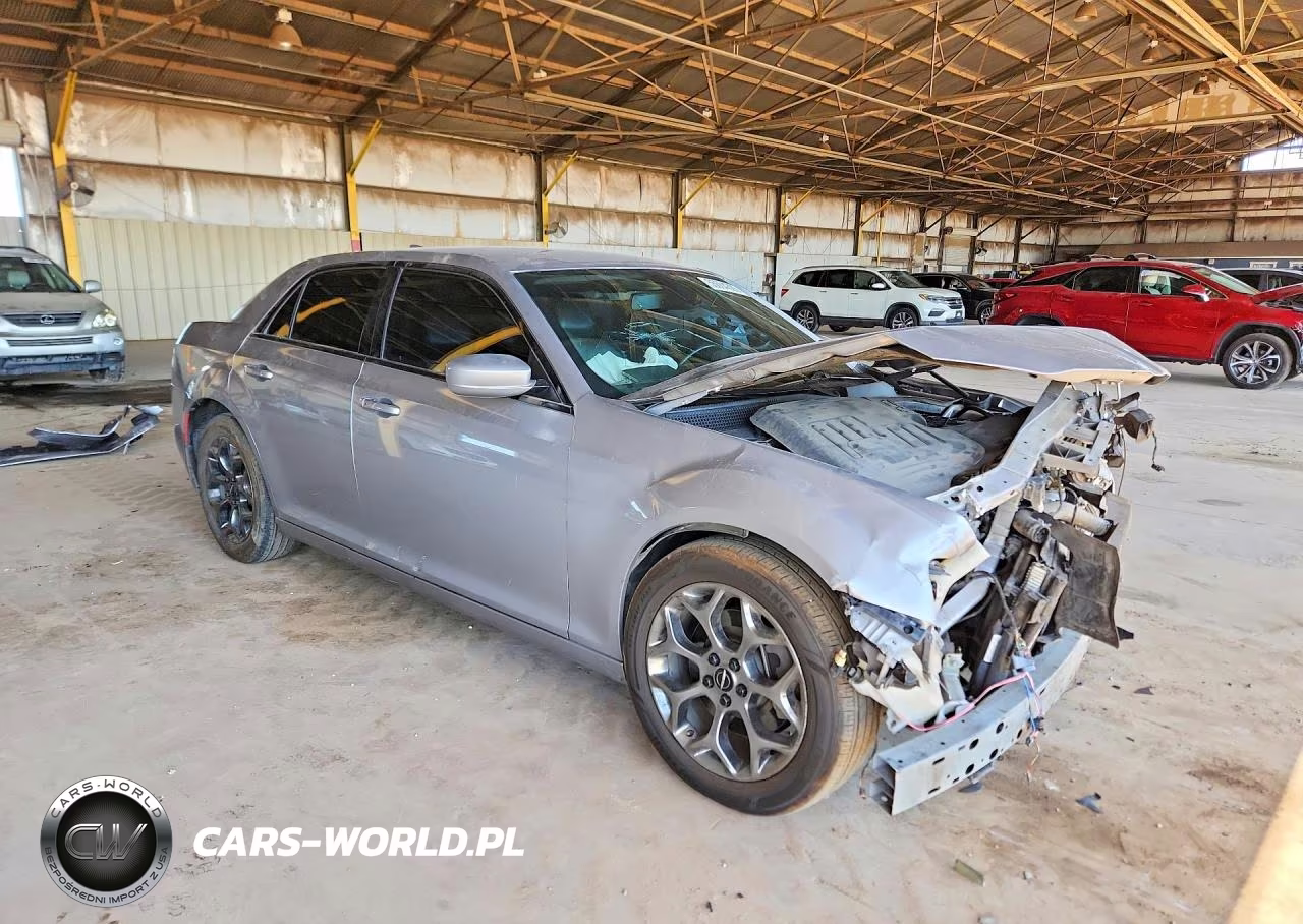 2018 Chrysler 300 S VIN:2C3CCAGG5JH226520 - 4