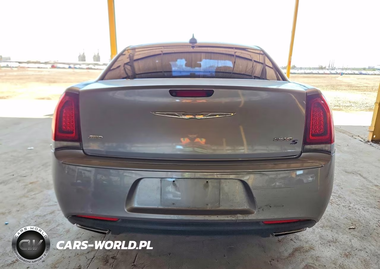 2018 Chrysler 300 S VIN:2C3CCAGG5JH226520 - 6
