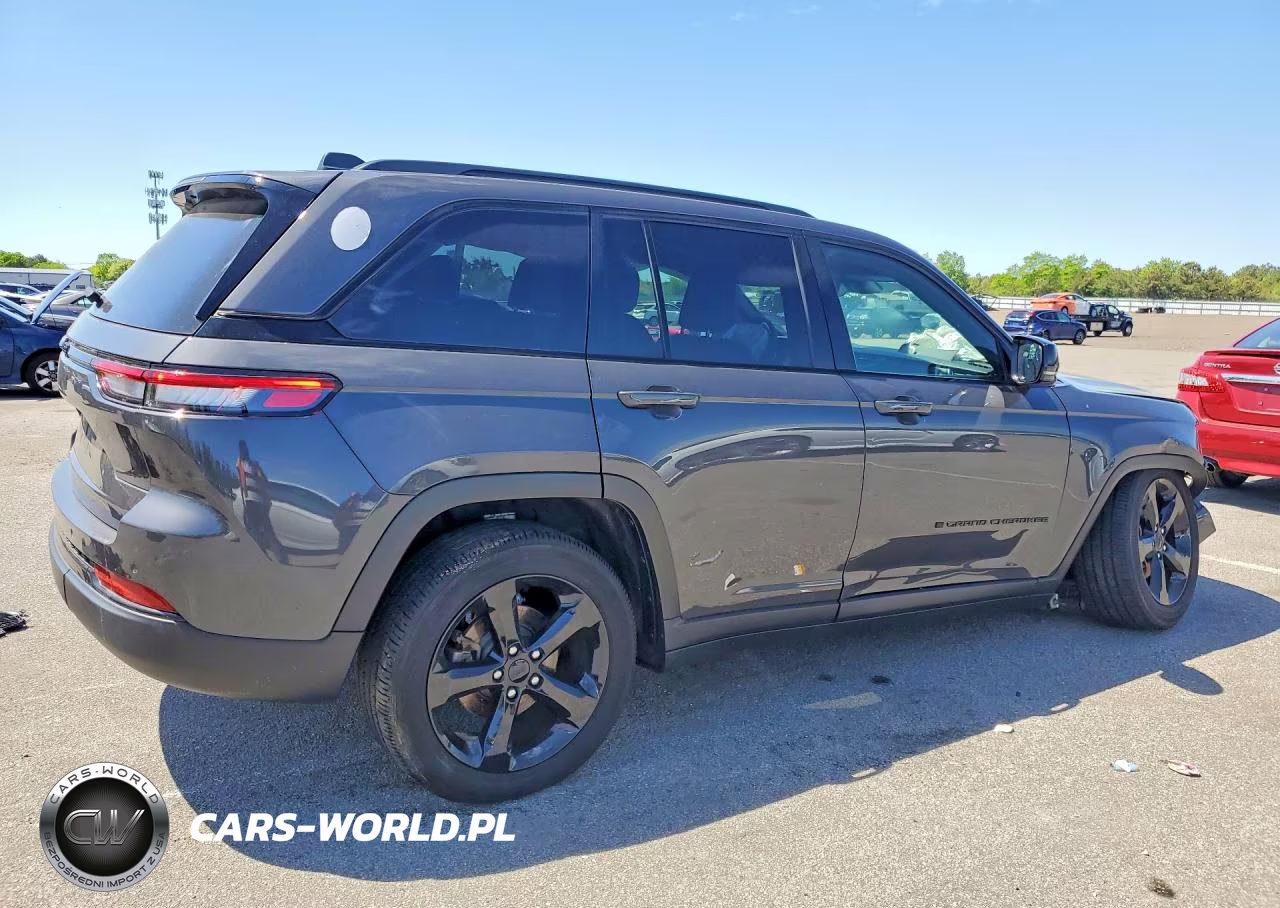 2025 Jeep Grand Cherokee Laredo VIN:1C4RJHAG2SC319495 - 3