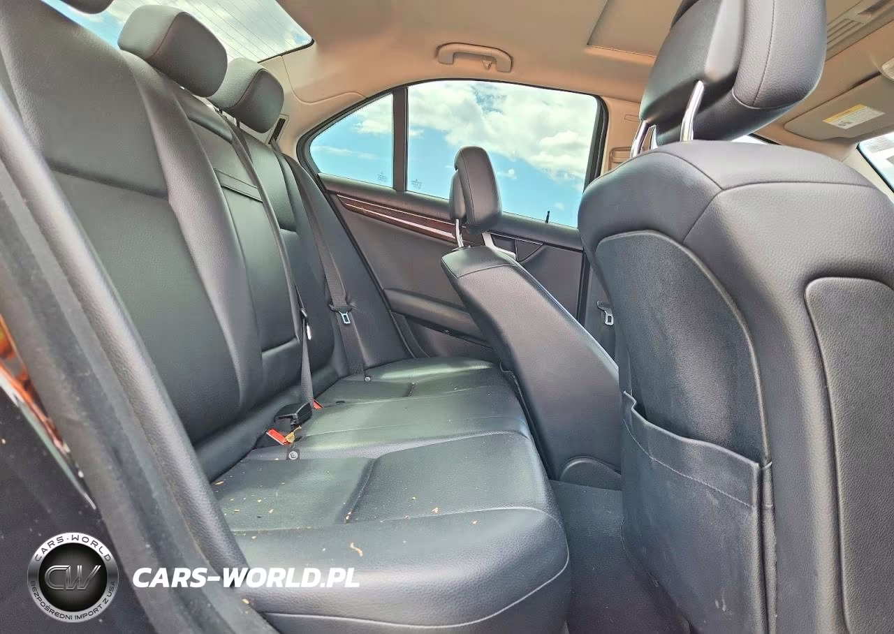 2012 Mercedes-Benz C 300 4Matic VIN:WDDGF8BB3CR192059 - 10