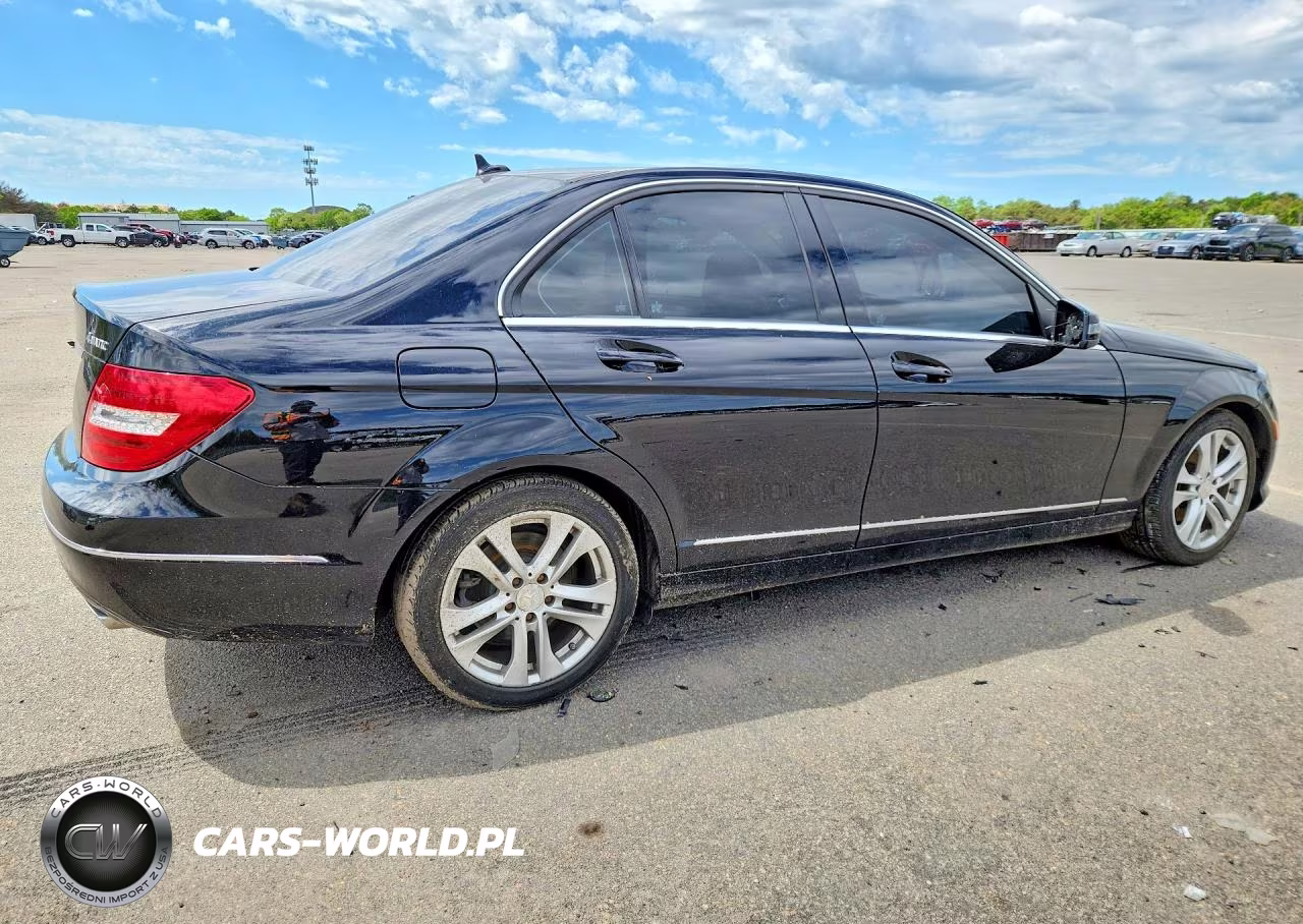 2012 Mercedes-Benz C 300 4Matic VIN:WDDGF8BB3CR192059 - 3