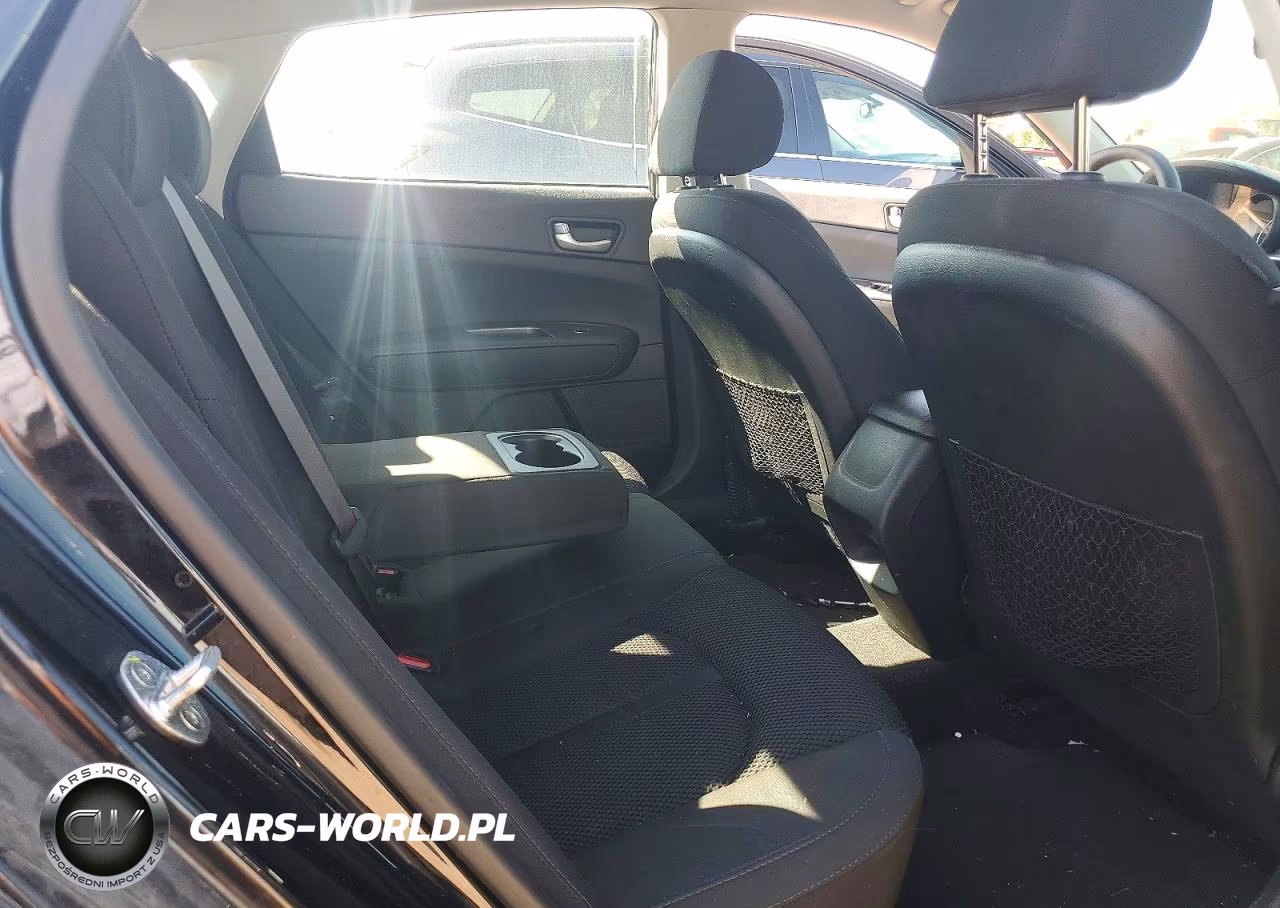2019 Kia Optima Lx VIN:5XXGT4L30KG366318 - 10