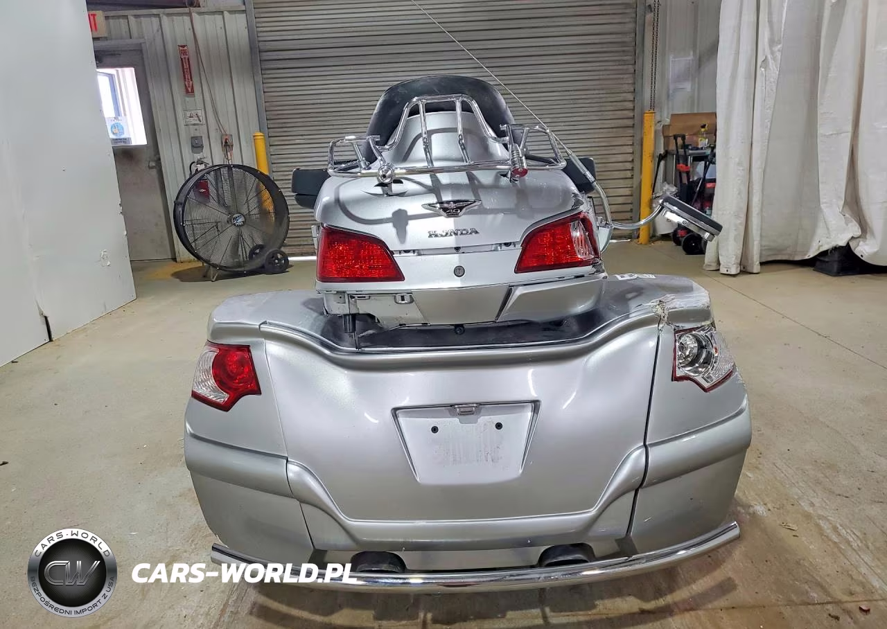 2015 Honda Gl1800 VIN:JH2SC68G1FK300557 - 4