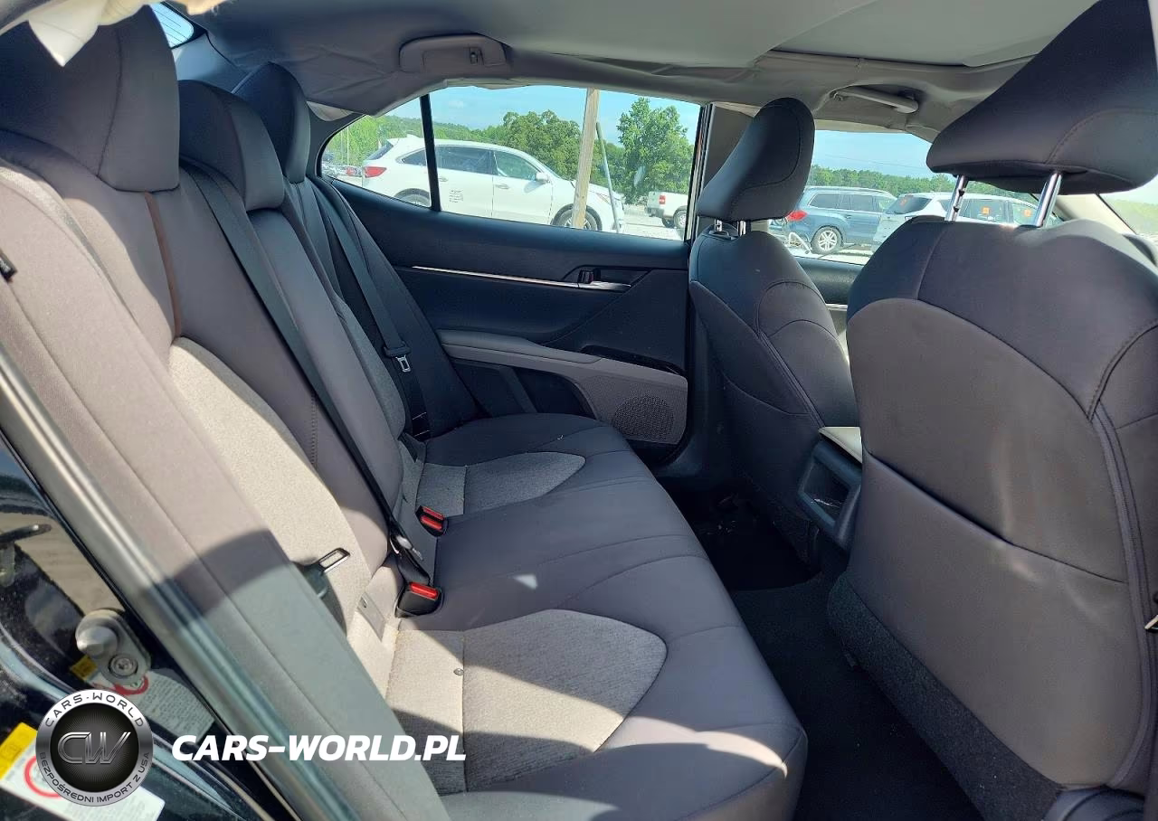 2018 Toyota Camry Le VIN:4T1B11HK2JU629671 - 10