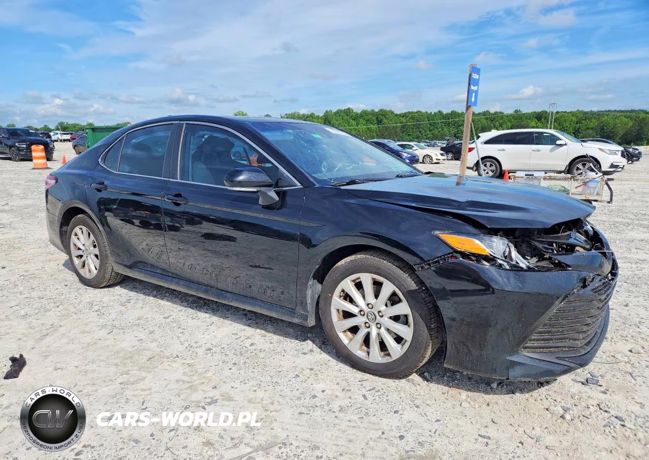 2018 Toyota Camry Le VIN:4T1B11HK2JU629671 - 4