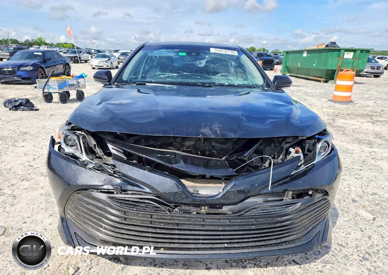 2018 Toyota Camry Le VIN:4T1B11HK2JU629671 - 5