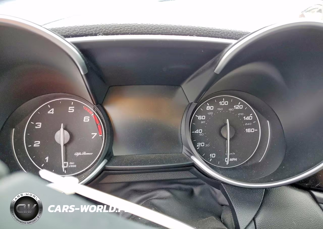 2017 Alfa Romeo Giulia Ti Q4 VIN:ZARFAEEN9H7552730 - 9