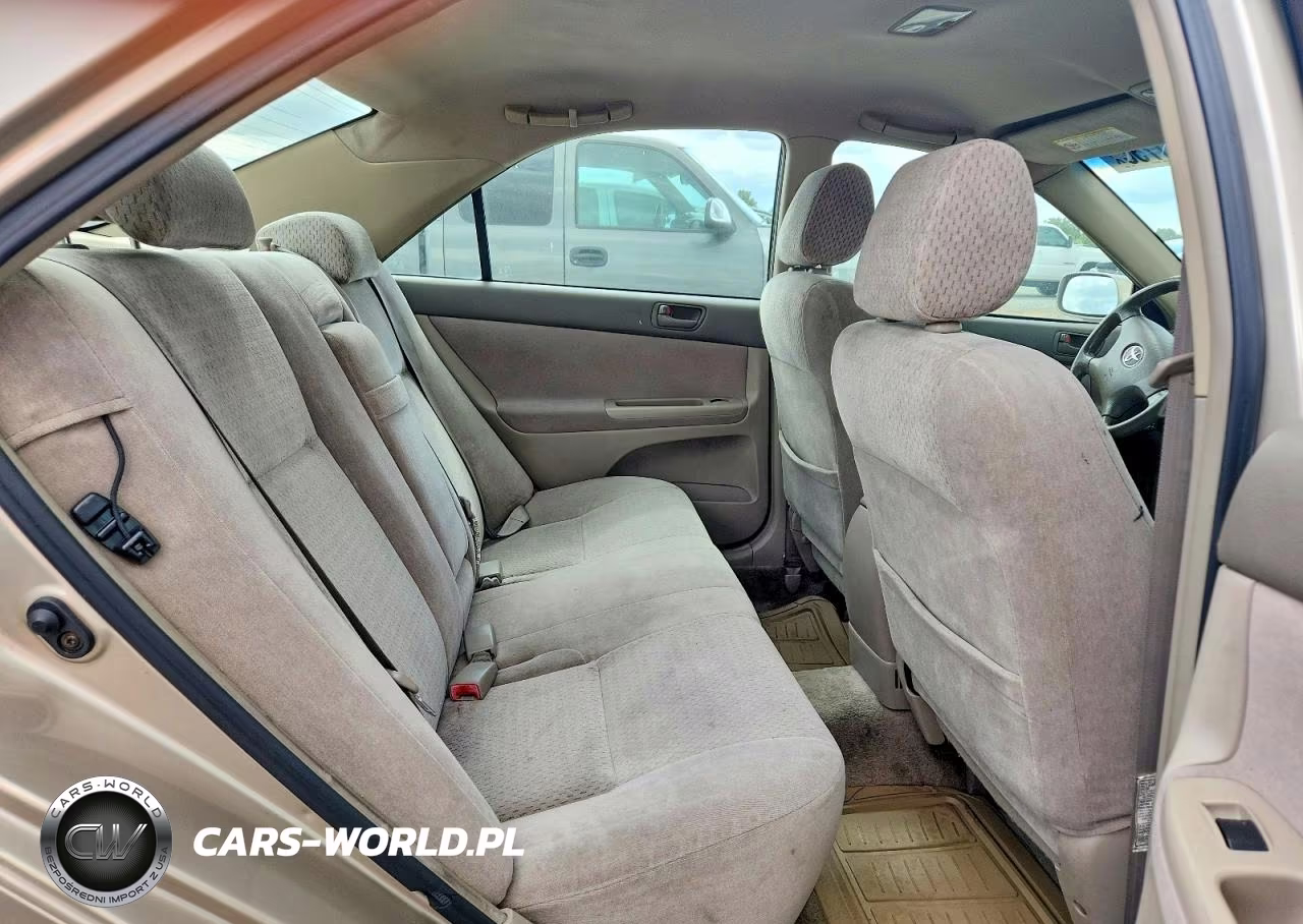 2002 Toyota Camry Le VIN:JTDBE32K520115786 - 10
