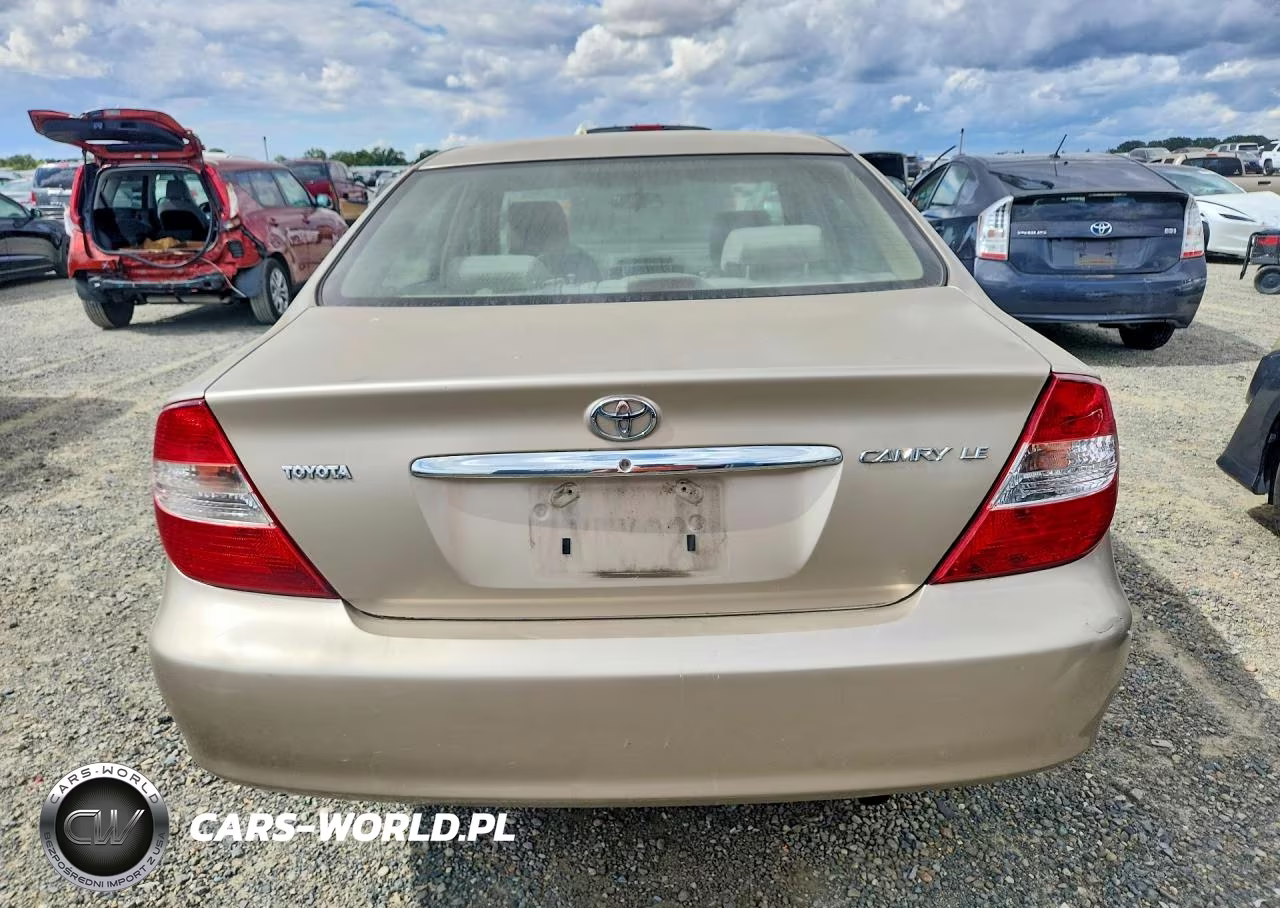 2002 Toyota Camry Le VIN:JTDBE32K520115786 - 6