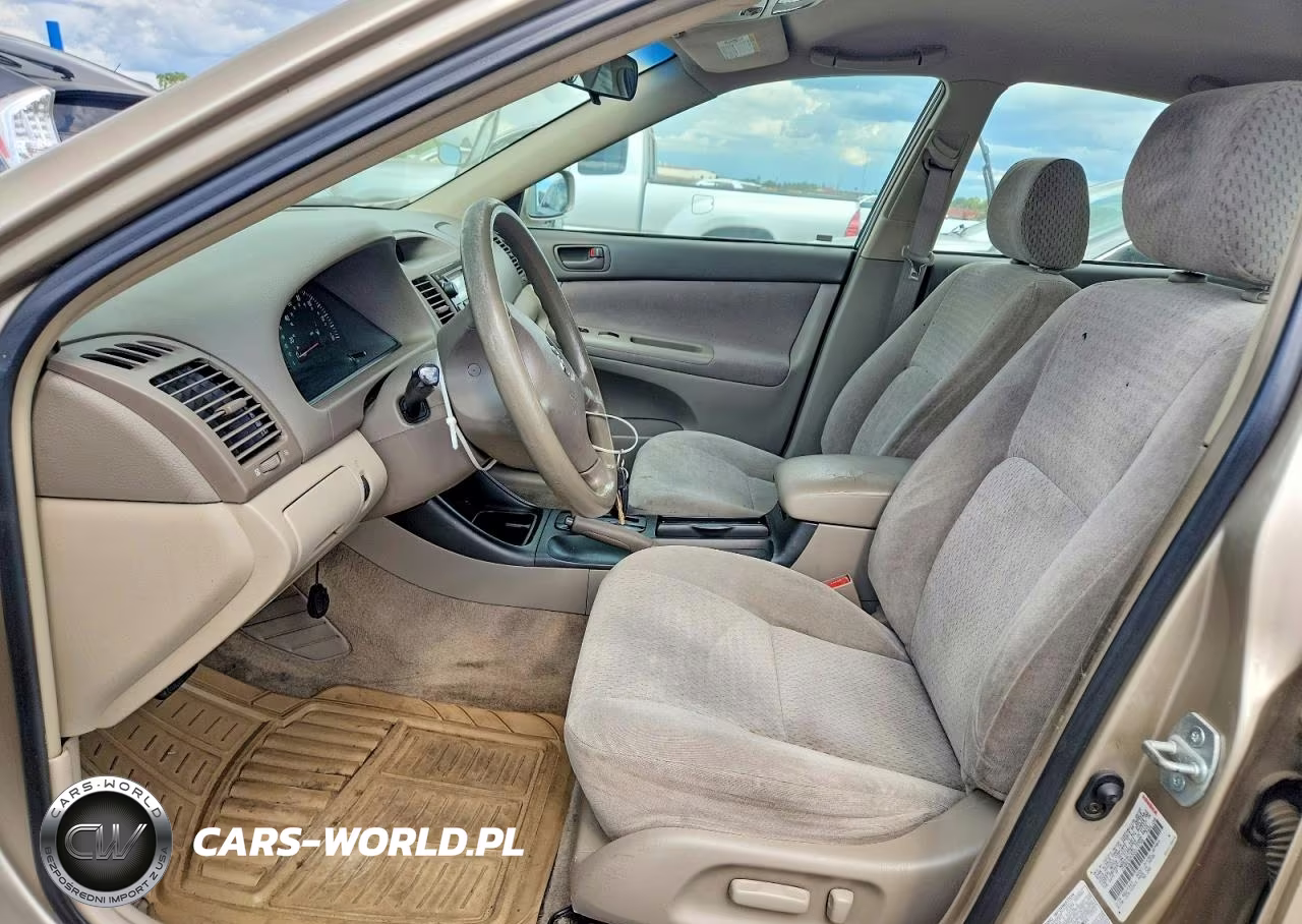 2002 Toyota Camry Le VIN:JTDBE32K520115786 - 7