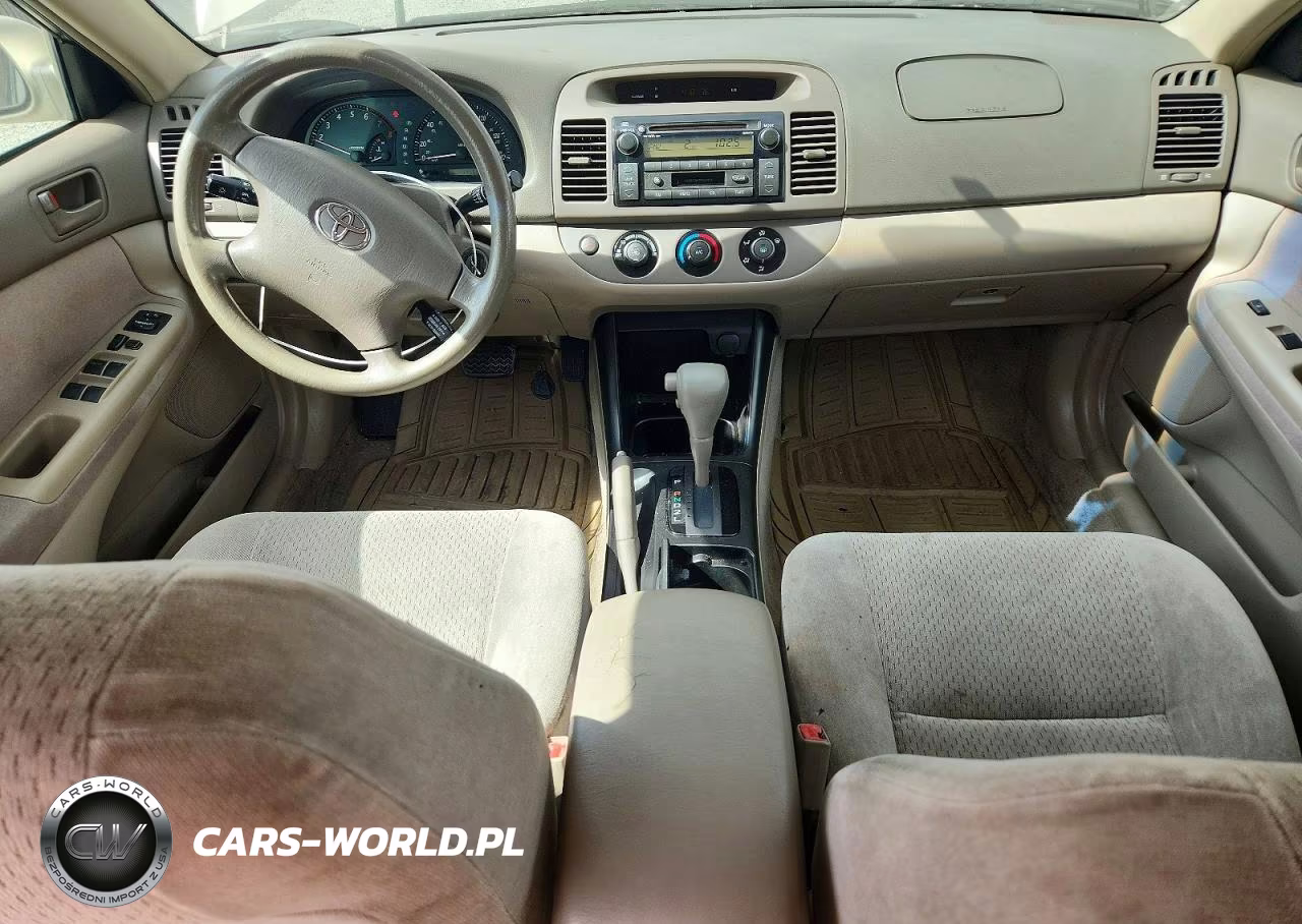 2002 Toyota Camry Le VIN:JTDBE32K520115786 - 8