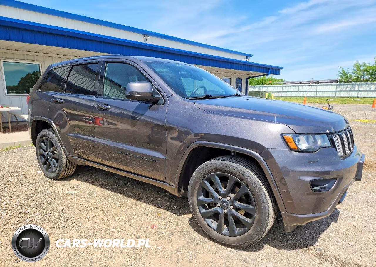 2017 Jeep Grand Cherokee Laredo VIN:1C4RJFAGXHC866267 - 4