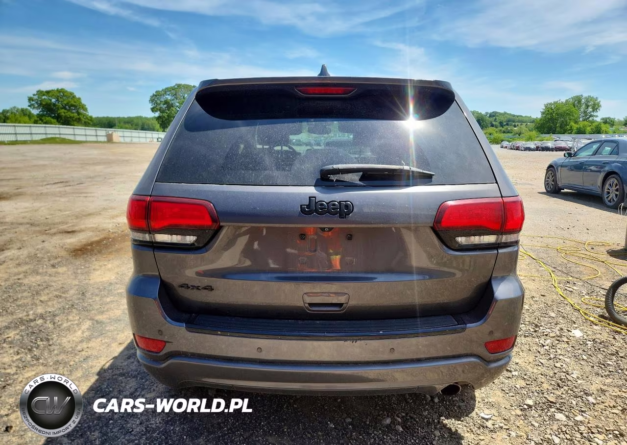 2017 Jeep Grand Cherokee Laredo VIN:1C4RJFAGXHC866267 - 6