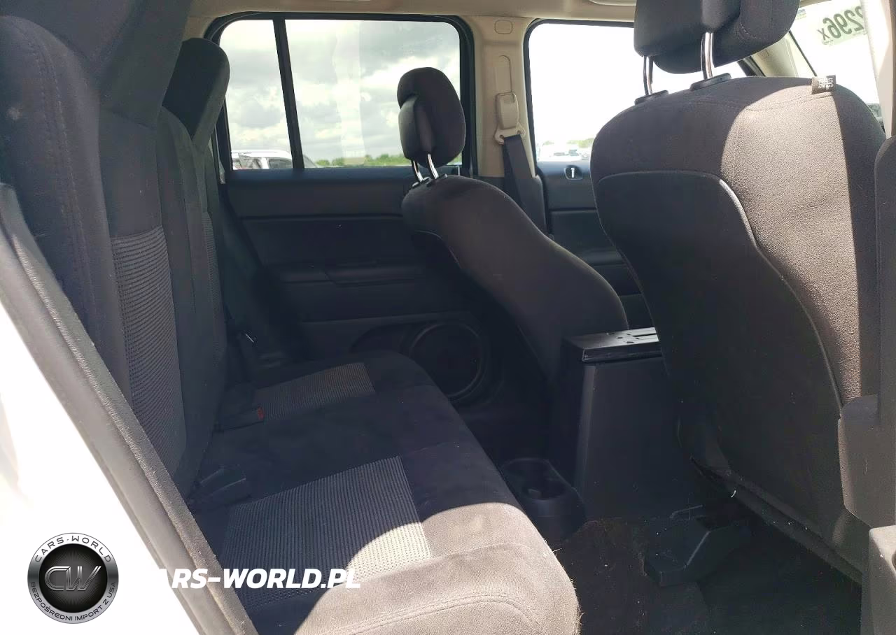 2015 Jeep Patriot Latitude VIN:1C4NJRFBXFD376609 - 10
