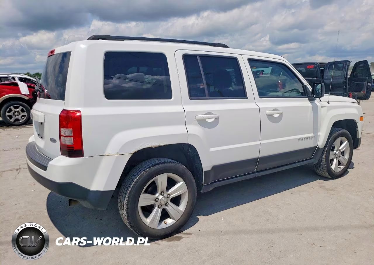 2015 Jeep Patriot Latitude VIN:1C4NJRFBXFD376609 - 3