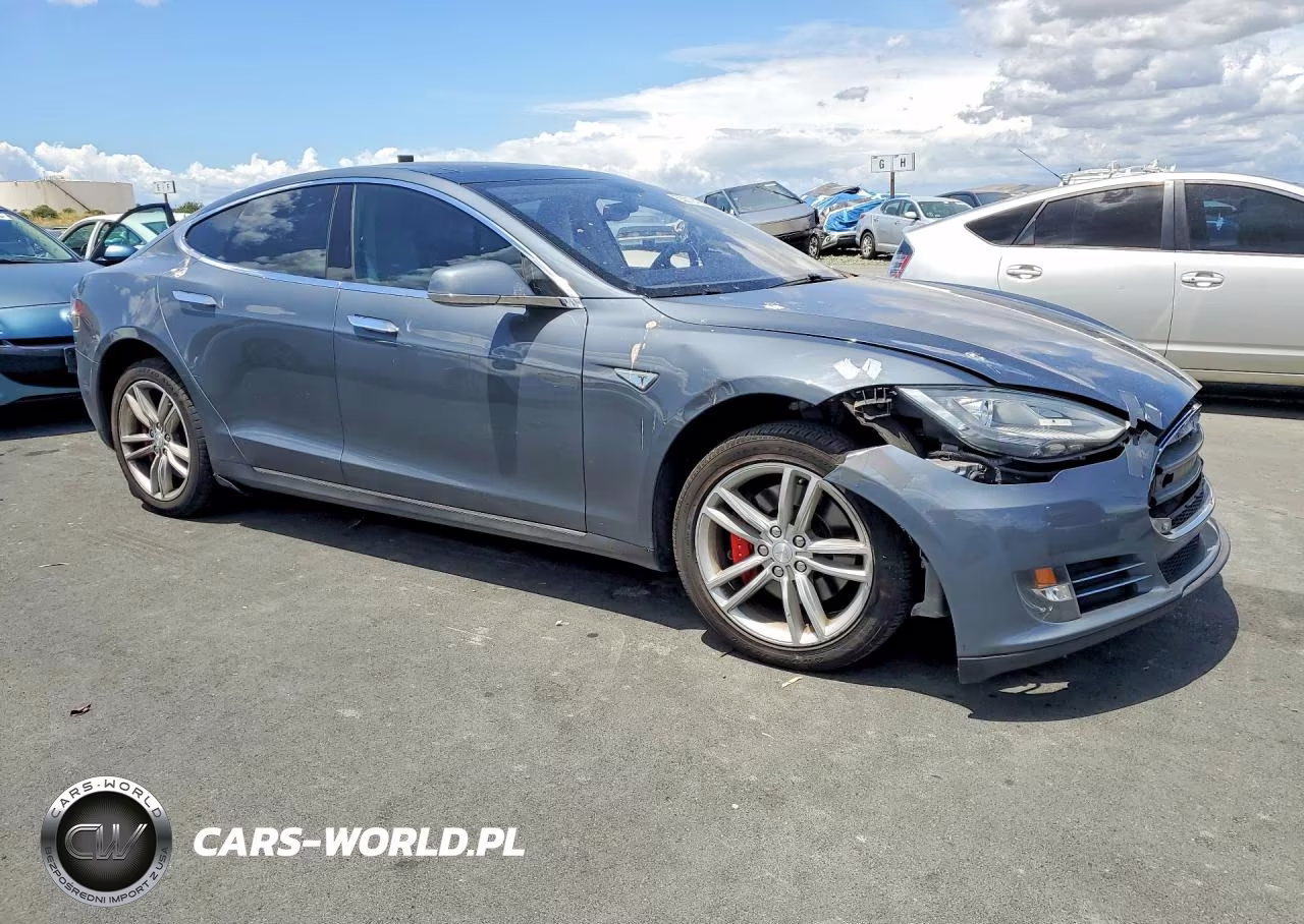 2013 Tesla Model S VIN:5YJSA1CN5DFP17892 - 4