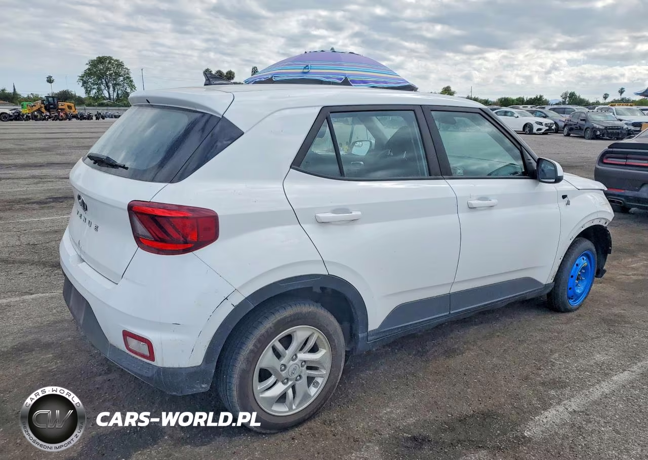 2021 Hyundai Venue Se VIN:KMHRB8A38MU112015 - 3