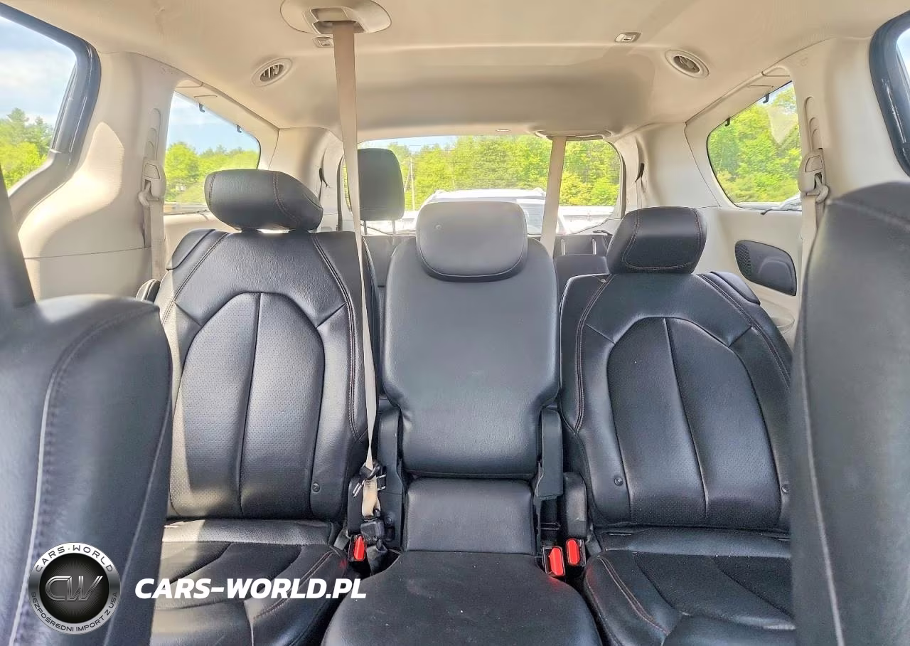 2017 Chrysler Pacifica Touring L Plus VIN:2C4RC1EG4HR577125 - 10