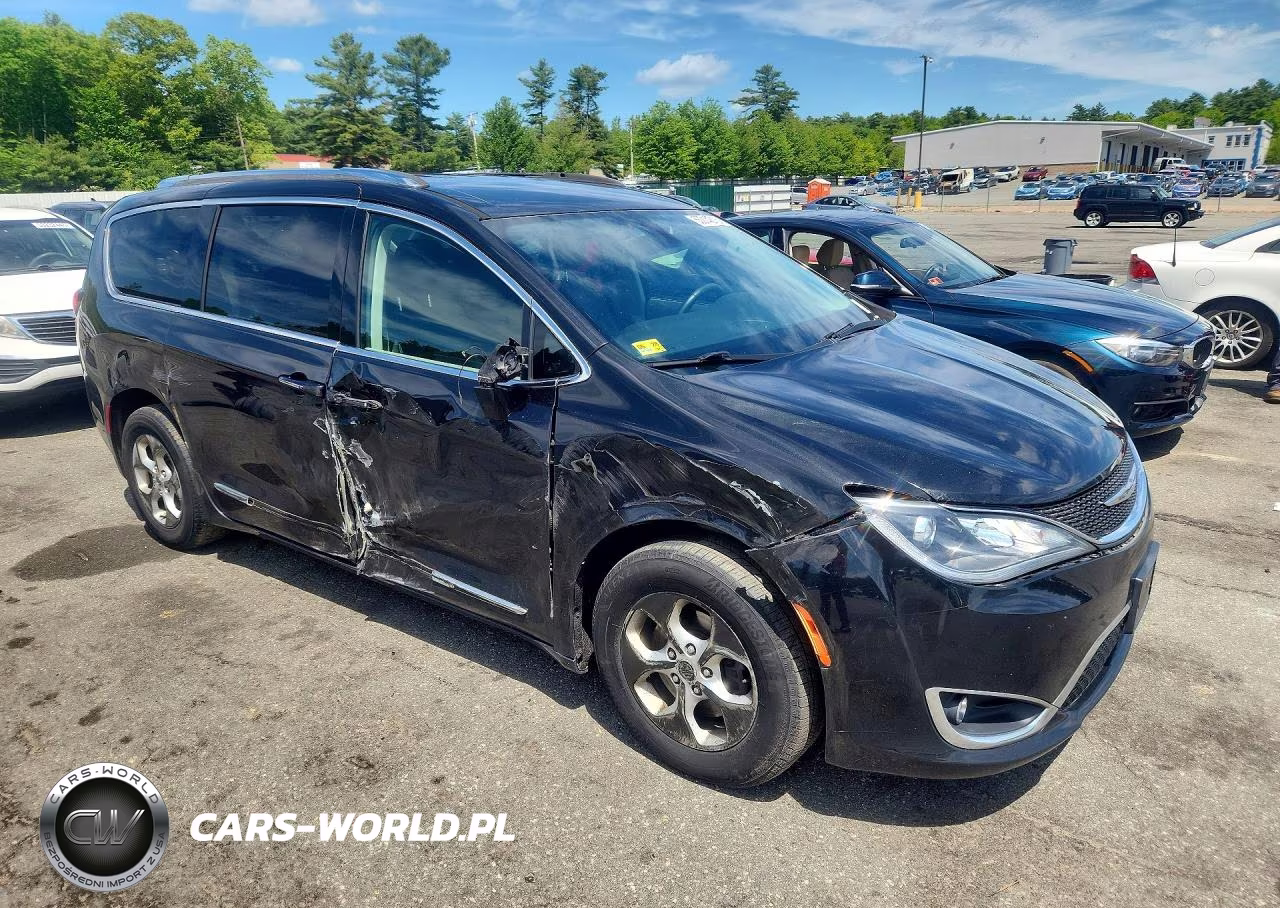 2017 Chrysler Pacifica Touring L Plus VIN:2C4RC1EG4HR577125 - 4
